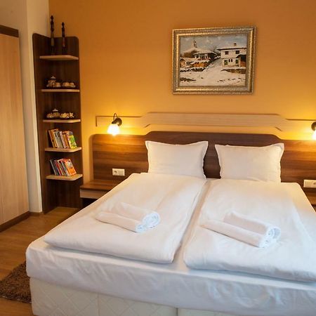 Family Hotel Balkanci Uzana Εξωτερικό φωτογραφία