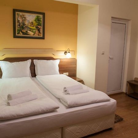 Family Hotel Balkanci Uzana Εξωτερικό φωτογραφία