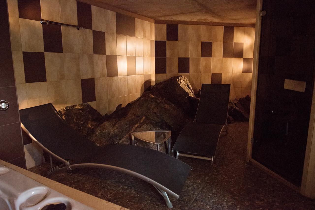 Family Hotel Balkanci Uzana Εξωτερικό φωτογραφία