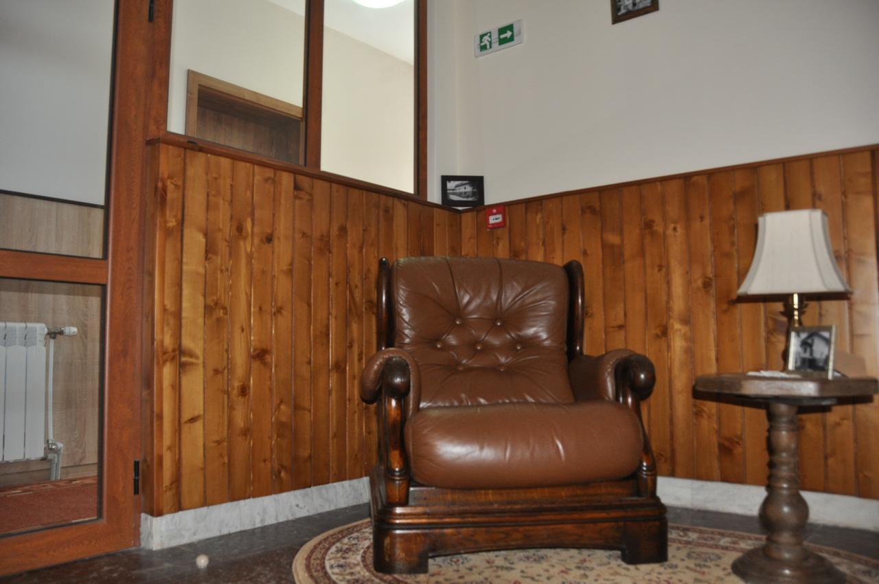 Family Hotel Balkanci Uzana Εξωτερικό φωτογραφία