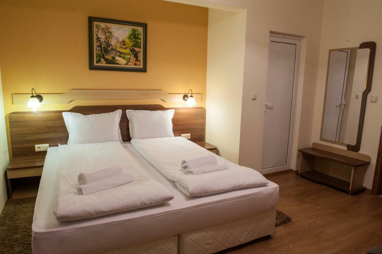 Family Hotel Balkanci Uzana Εξωτερικό φωτογραφία